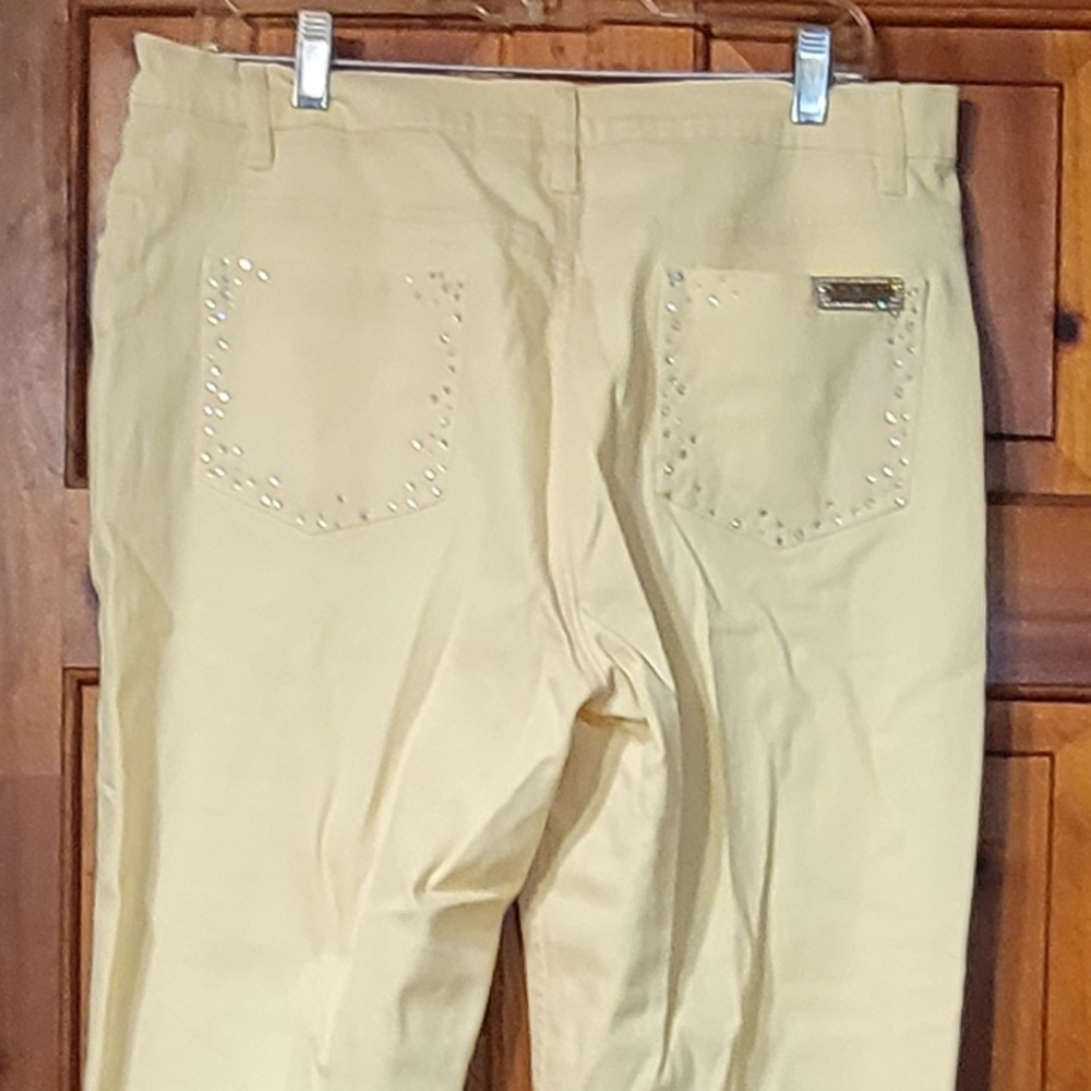 DG2 Diane Gilman Sz14 Yellow jeans with bling on the back pockets.